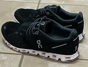 On Cloud Women's Black / White Running Shoes size 6
