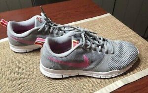 nike tennis shoes women 8 EUC 924344-008