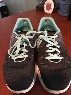 Women's - Skechers - Shoes - Size 9 - Ultra Go