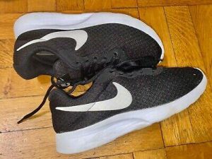 Nike Tanjun Black Athletic Shoes - Women's Sneakers Size 7