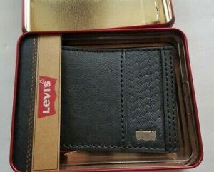 New Levi's Men's Coated Leather Passcase Wallet Black - New in Metal Box