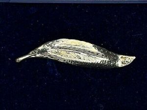 Vintage Gold Tone Leaf Design Brooch Costume Jewllery