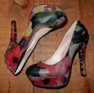 BETSEY JOHNSON Designer LEATHER High Platform HEELS SHOES Size 9 BARELY WORN!