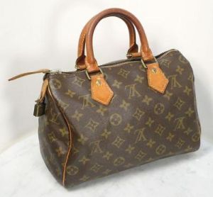 Genuine LOUIS VUITTON Speedy 25 Satchel Bag. Classic Monogram Design with Lock